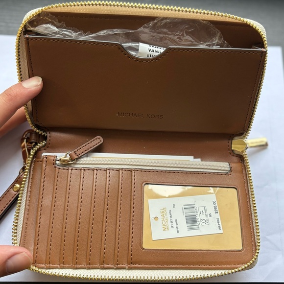 MICHAEL KORS_ Large Logo and Leather Wristlet - Picture 9 of 9